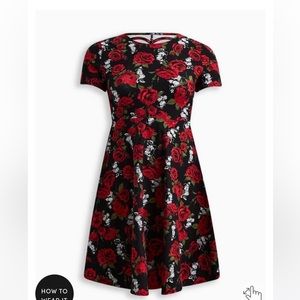 COPY - DISNEY MINNIE MOUSE AT THE KNEE FOXY HEART CUT OUT SKATER DRESS 3X NWOT